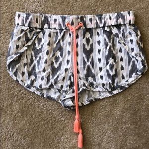 O’rageous bohemian shorts size S